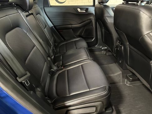 Used 2022 Ford Escape SEL w/ Equipment Group 302A AWD/4WD image 18