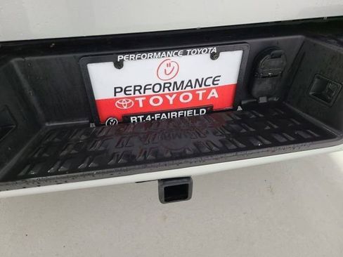 Used 2018 Nissan Titan SV w/ SV Convenience Package AWD/4WD image 37
