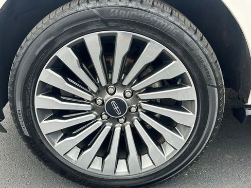 Used 2019 Lincoln Navigator L Reserve image 18