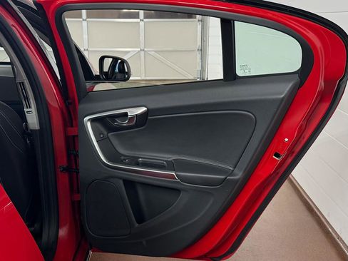 Used 2018 Volvo S60 T5 Dynamic image 34