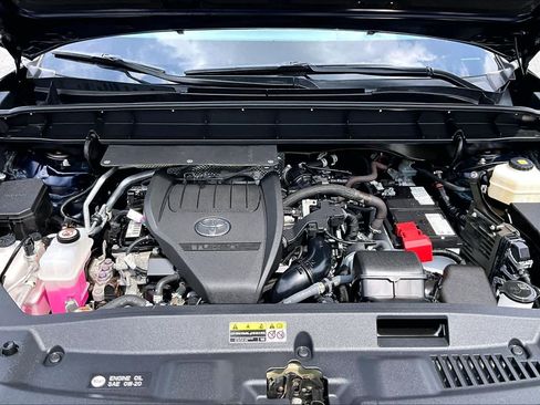 Used 2023 Toyota Highlander LE FWD image 31