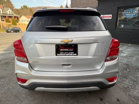 Used 2019 Chevrolet Trax LT w/ LT Convenience Package image 4