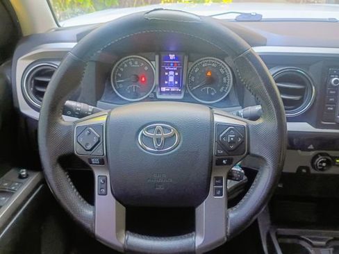 Used 2018 Toyota Tacoma SR5 w/ SR5 Appearance Package (SM) RWD image 34
