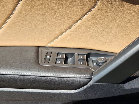 Used 2024 Volkswagen Tiguan SE image 4