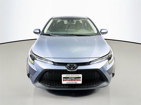 Used 2022 Toyota Corolla LE image 2