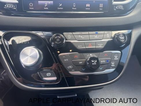 Used 2026 Chrysler Pacifica Select image 14