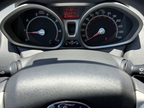 Used 2013 Ford Fiesta SE w/ Super Fuel Economy Pkg FWD image 26