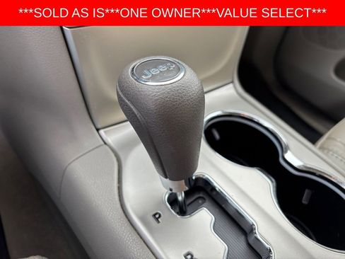 Used 2011 Jeep Grand Cherokee Laredo w/ Security & Convenience Group image 21