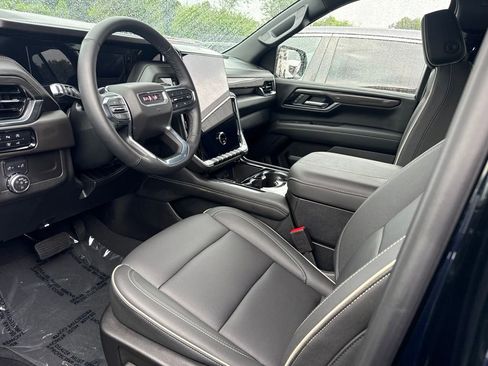 Used 2025 GMC Yukon XL Elevation AWD/4WD image 3