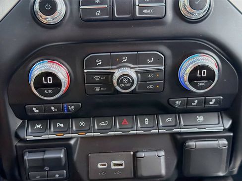 Used 2020 GMC Sierra 1500 SLT w/ SLT Premium Plus Package AWD/4WD image 17