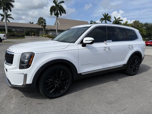 Used 2022 Kia Telluride SX w/ SX Prestige Package AWD/4WD image 3