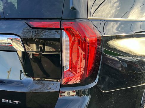 Used 2023 GMC Yukon XL SLT image 10