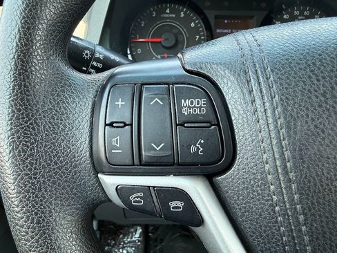 Used 2017 Toyota Sienna LE FWD image 35