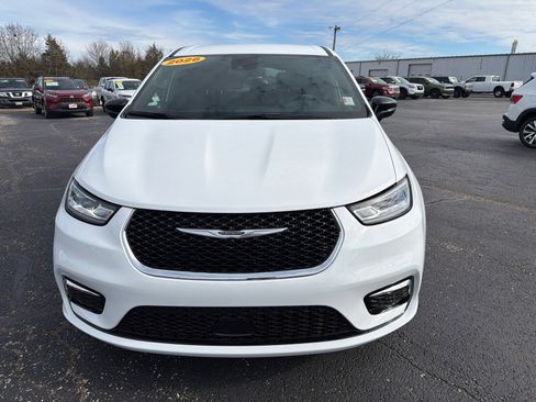 New 2026 Chrysler Pacifica Select image 2