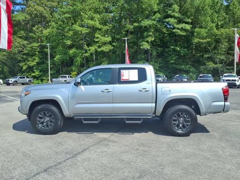 Used 2023 Toyota Tacoma SR5 w/ Technology Package RWD image 3