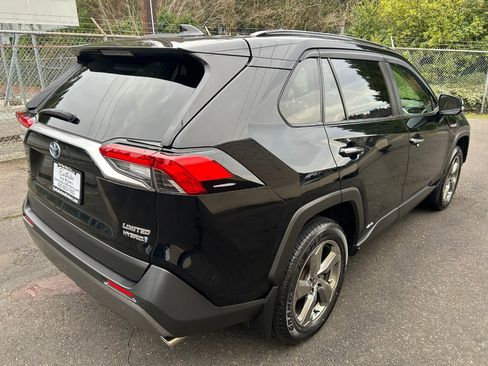 Used 2020 Toyota RAV4 Limited image 5