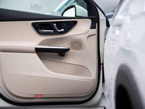 New 2026 Mercedes-Benz GLC 300 4MATIC image 9