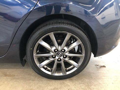 Used 2018 MAZDA MAZDA3 Grand Touring w/ Premium Equipment Package FWD image 26