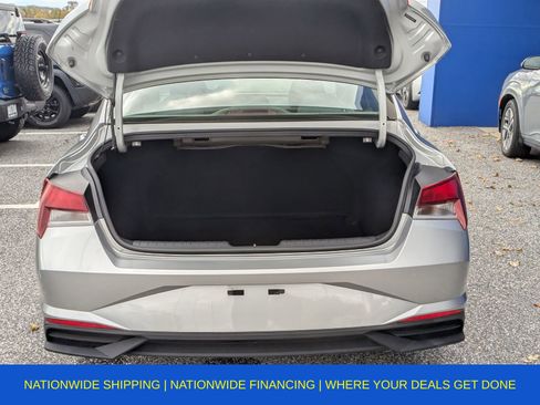 Used 2022 Hyundai Elantra SEL image 11