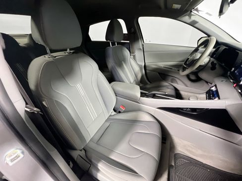 Used 2022 Hyundai Elantra SEL w/ Preferred Accessory Package FWD image 30