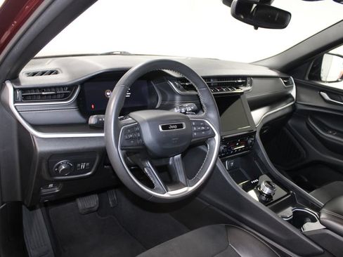 Used 2024 Jeep Grand Cherokee Altitude AWD/4WD image 23