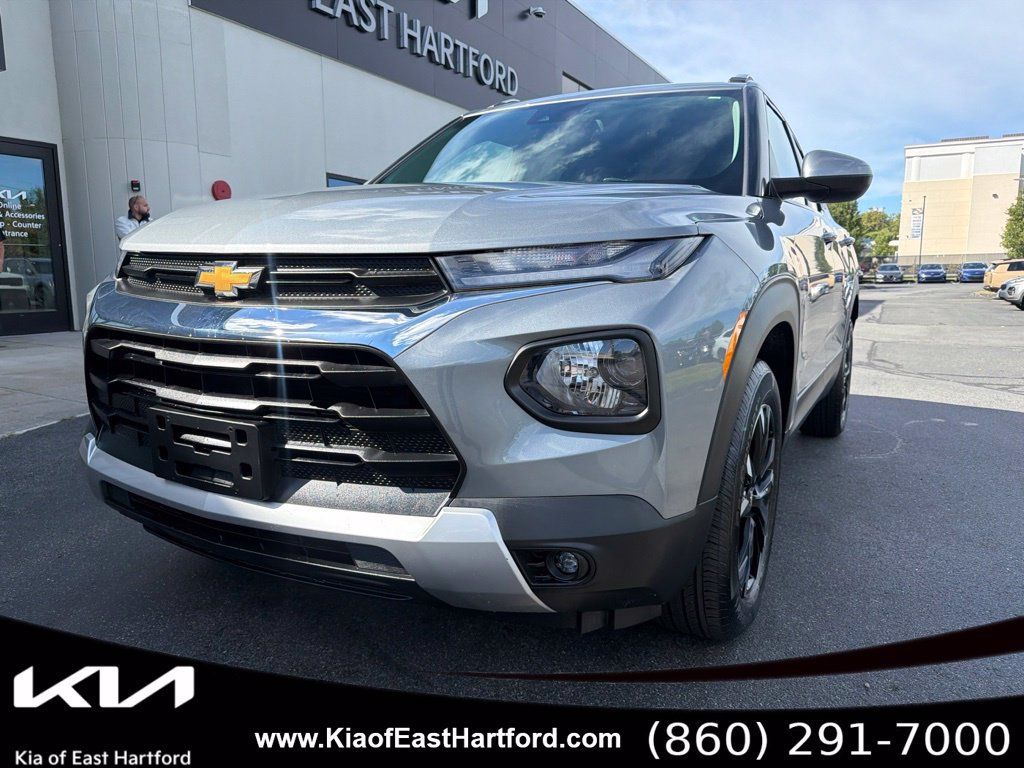 Used 2023 Chevrolet TrailBlazer LT w/ Convenience Package AWD/4WD image 3