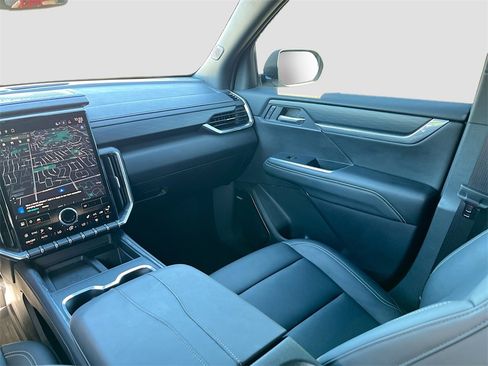 Used 2024 GMC Acadia Elevation w/ Black Edition image 25