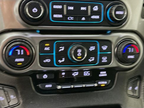 Used 2016 Chevrolet Suburban LT w/ LT Signature Package image 23