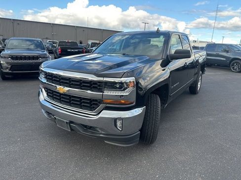 Used 2018 Chevrolet Silverado 1500 LT w/ All Star Edition image 4