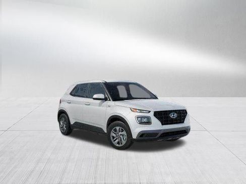 New 2026 Hyundai Venue SE image 2