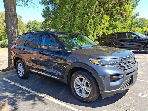 Used 2024 Ford Explorer XLT AWD/4WD image 3