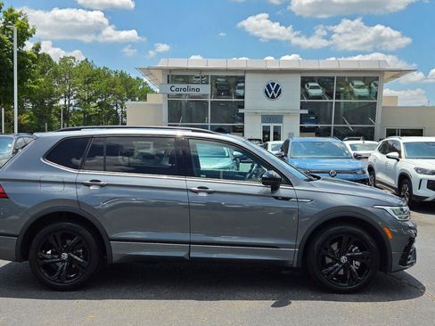 Certified 2024 Volkswagen Tiguan SE R-Line FWD image 5