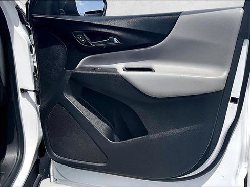 Used 2021 Chevrolet Equinox LS FWD image 19