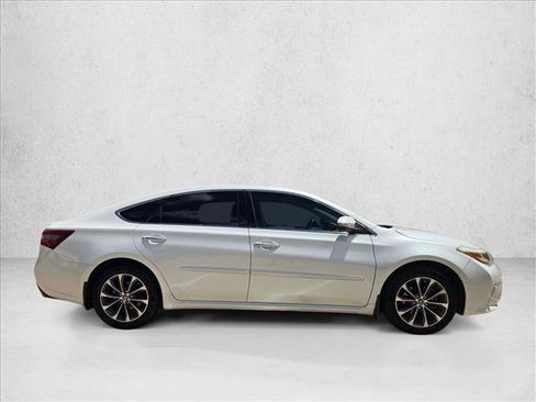 Used 2016 Toyota Avalon XLE Premium FWD image 4