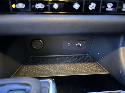 Used 2024 Nissan Pathfinder SV image 32