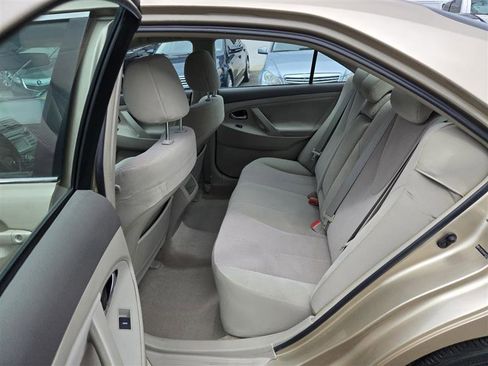 Used 2010 Toyota Camry LE image 25