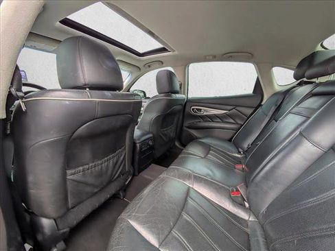 Used 2016 INFINITI Q70 3.7 image 17