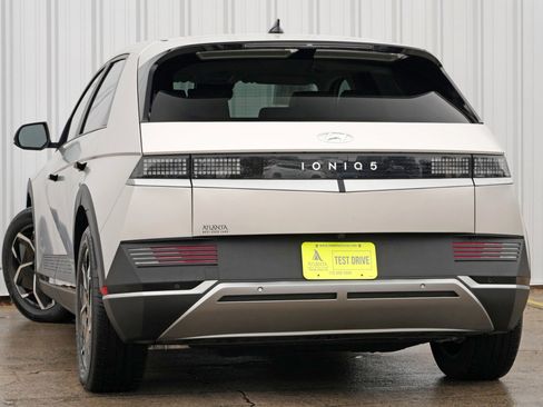 Used 2023 Hyundai Ioniq 5 SEL image 5