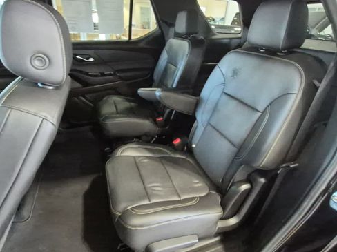 Used 2022 Chevrolet Traverse LT image 8