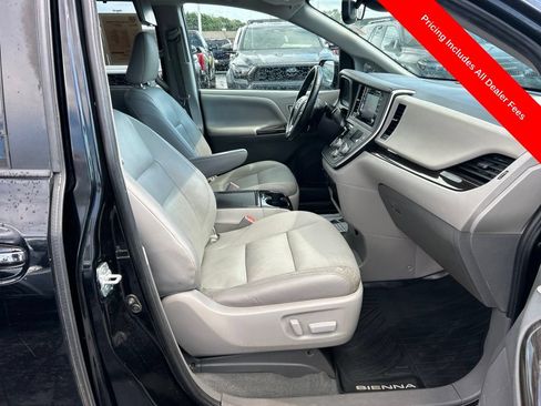 Used 2020 Toyota Sienna XLE FWD image 23