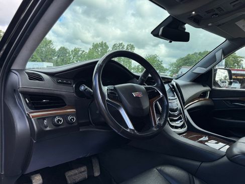 Used 2020 Cadillac Escalade ESV Luxury AWD/4WD image 14