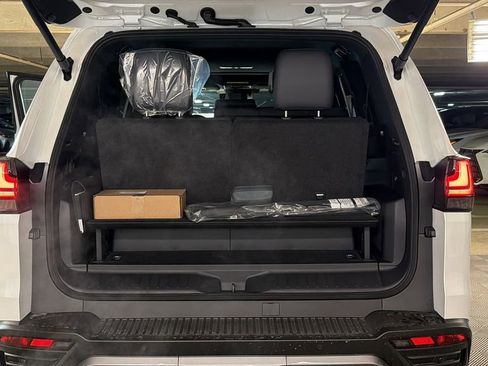 New 2026 Lexus LX 700h Luxury AWD/4WD image 9