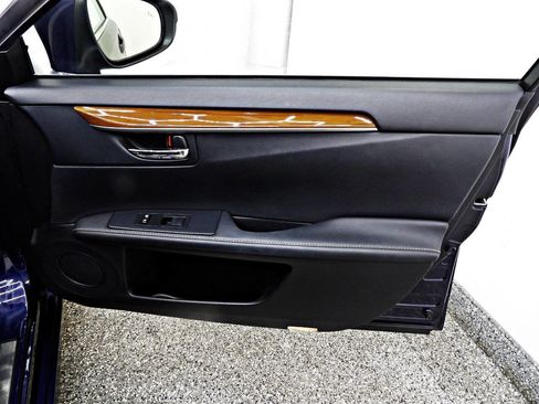 Used 2013 Lexus ES 300h image 11