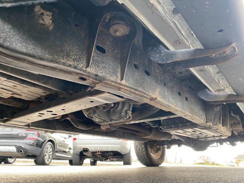 Used 2019 Nissan Titan SV w/ SV Convenience Package image 36