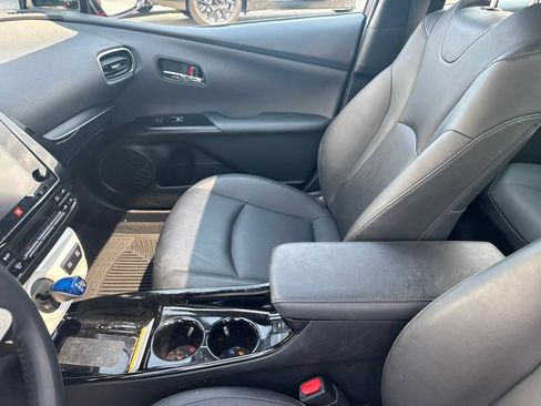 Used 2017 Toyota Prius Four w/ Premium Convenience Package FWD image 10