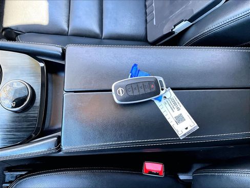 Used 2023 Nissan Rogue SL w/ SL Premium Package image 31