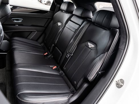 Used 2022 Bentley Bentayga image 36