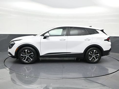 Used 2024 Kia Sportage EX FWD image 2