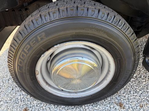 Used 2006 Ford E-350 and Econoline 350 XL RWD image 16