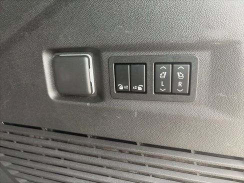 Used 2022 Chevrolet Tahoe Z71 w/ Luxury Package image 14